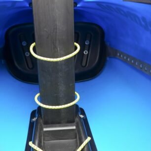 Opěrky pro nohy jsou plastové.