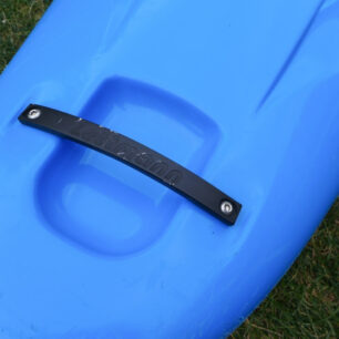 Všechna madla jsou kovová a dostatečně velká.