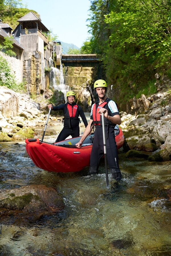 Dušan (z rozhovoru) a Pepa se ve focení shlédli a toto je úvodní fotka jejich budoucího hasičského kalendáře.