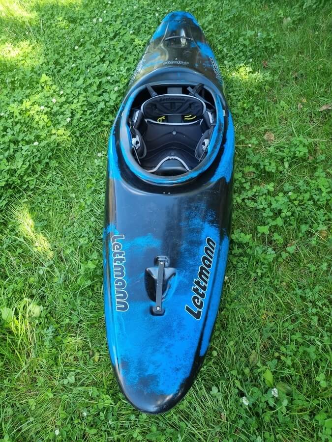 Pohled na palubu lodi.