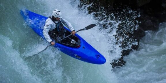 ZET Kayaks NINJA – performance creeker pro lehké i těžké váhy