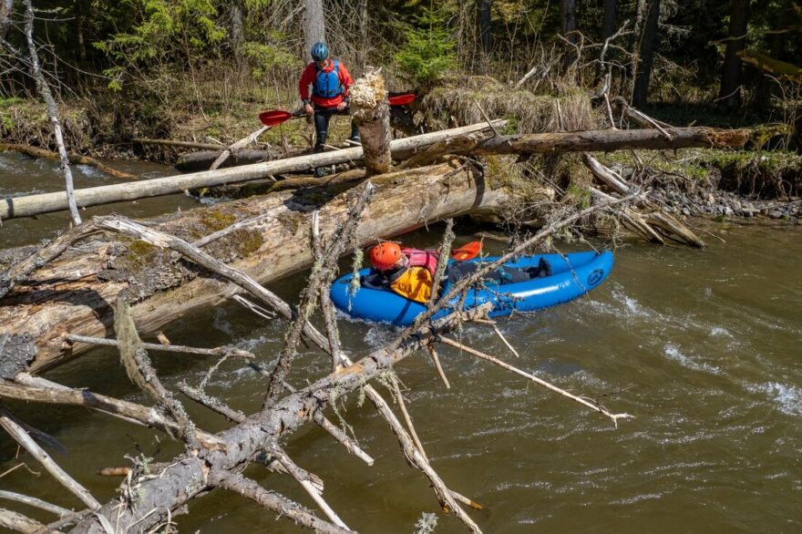 Akrobacie na Čierném Váhu.