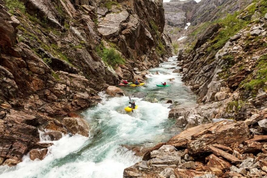 Krásná soutěska druhý den na řece.