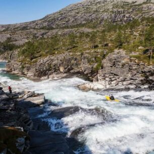 Aniol najíždí nejlepší pasáž na řece – mega dlouhé slajdy.