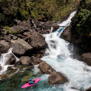 Klasický strmý úsek, kterých bylo na řece nepočítaně.