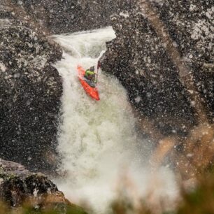 Robert na vodopádu Dalness na řece Etive.