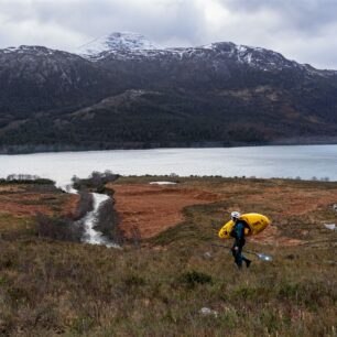 Přenášení na Fhasaigu je pěkná krajinovka.
