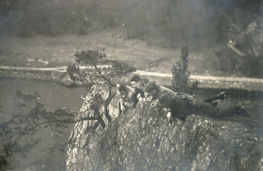 Výlet 1. oddílu vodních skautů ke Svatojánským proudům 3. března 1918.