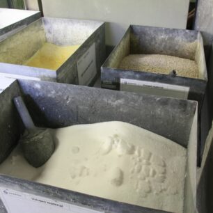 Do kaučuku je třeba přidat několik tajných přísad.