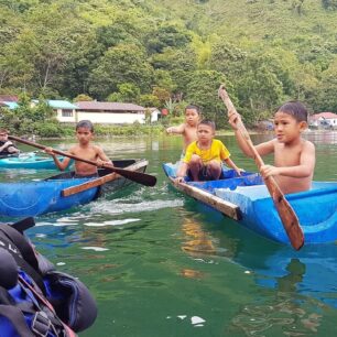 Děti na novodobých dlabankách.