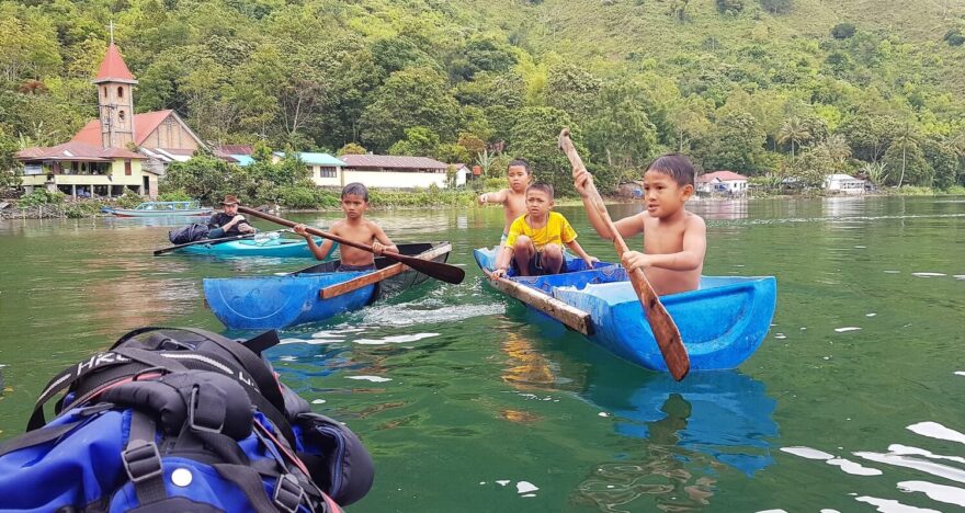 Děti na novodobých dlabankách.