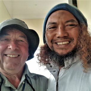 S imámem v mešitě.