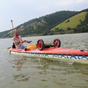 S kamarádem Georgem splul část Dunaje.