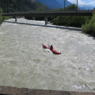 Na startu splutí Rhôny, konkrétně na pětatřicátem kilometru.
