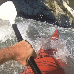 Velké peřeje na Předním Rýnu Zdeňka stály pádlo.