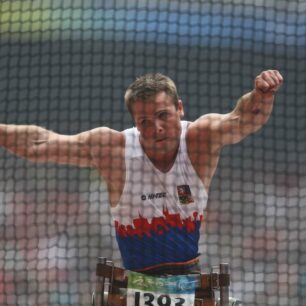 Na Paralympijských hrách v Pekingu 2006 bral páté místo.