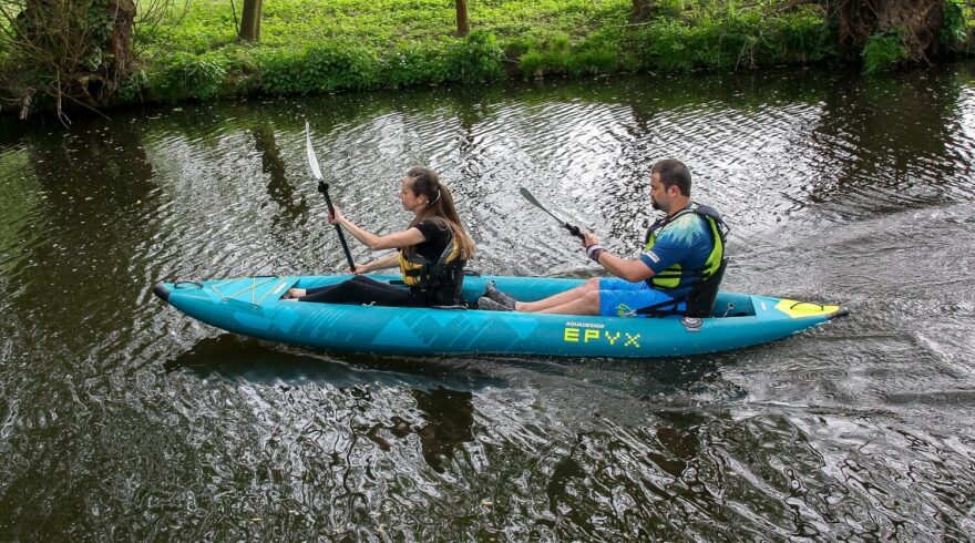Dva pádleři se do lodě vejdou tak akorát.