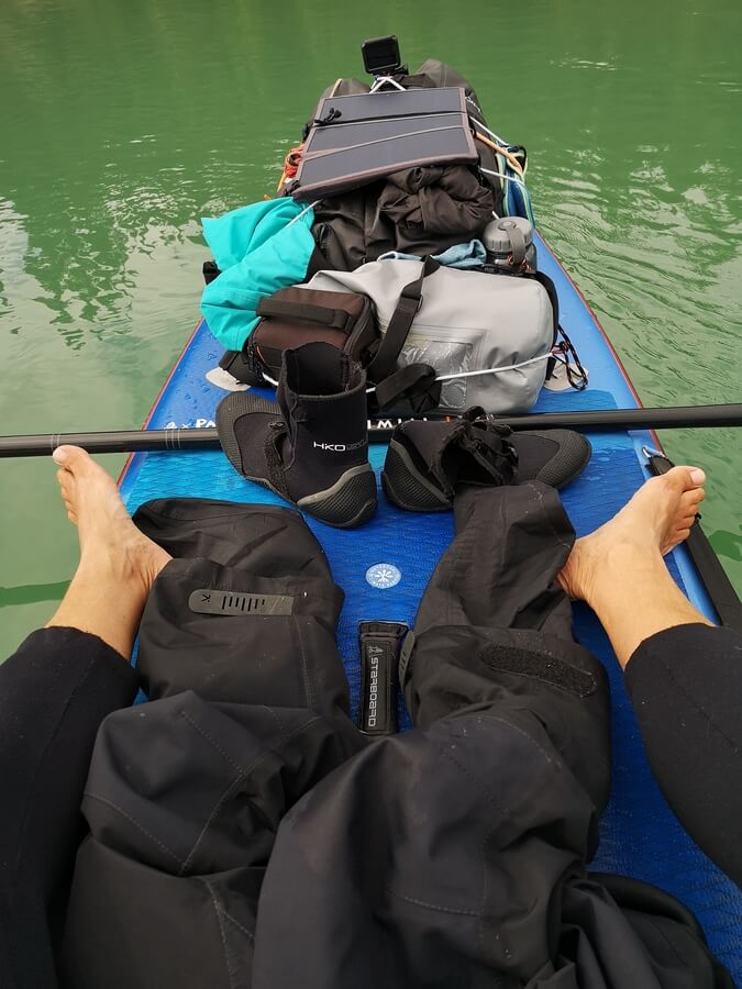Typický život na plováku. Takhini River, Yukon.