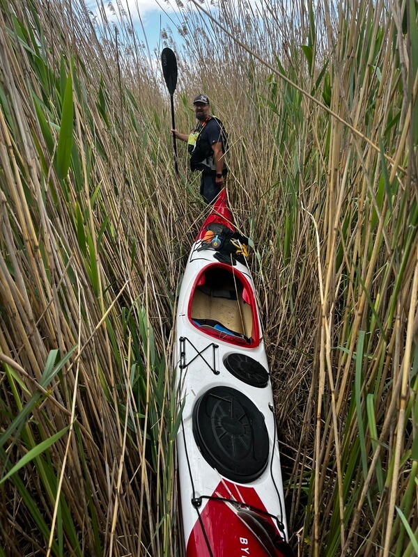 Snaha vyhnout se protivětru a zkrátit si cestu na jezeře Roś.