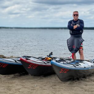 Ondra má i vlastní značku kajaků Niklkayak. Zde s trojicí kajaků STØ.