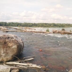 Práh na starém Dunaji pod Bratislavou jsme museli obnášet.