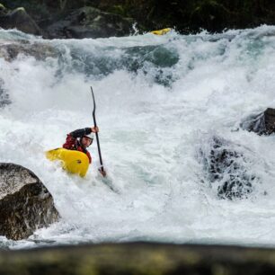 Jedna z větších peřejí na řece Oitaven.