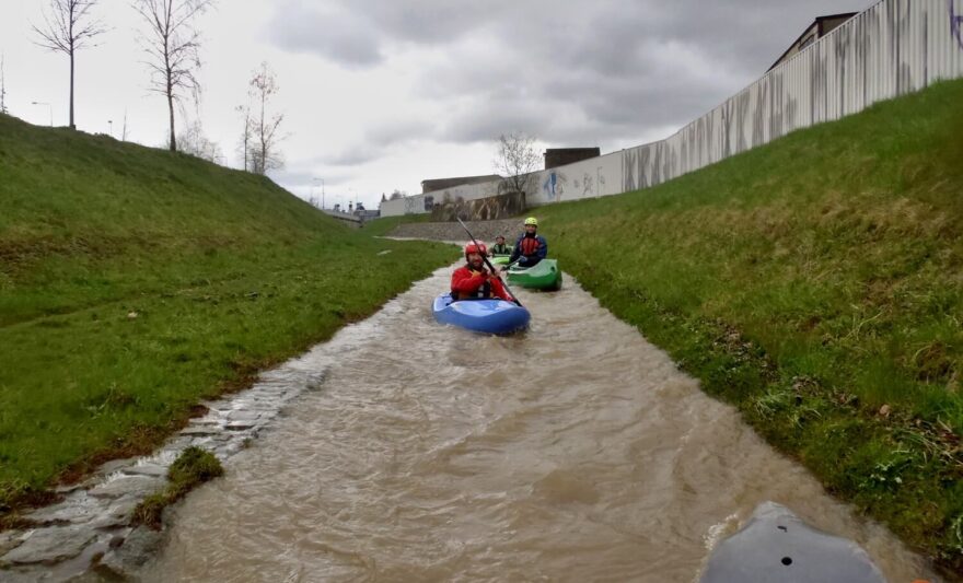 Regulovaná část Dobrovodského potoka.