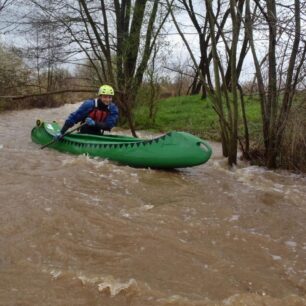 Kyselá Voda v přírodním korytě.