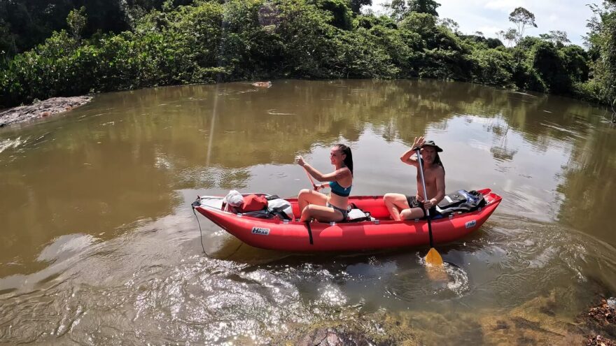 Odráříme od břehu a musíme dojet do cíle. Nesmí se nic stát, cesty zpět není.