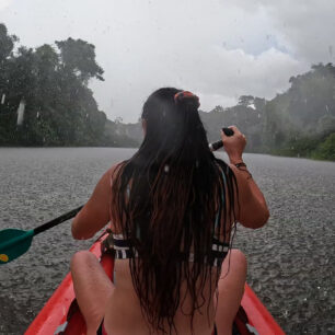 Tropické bouře přicházely často a rychle.