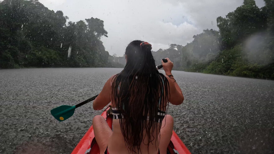 Tropické bouře přicházely často a rychle.