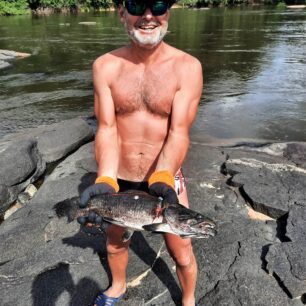 Malé zpestření v rybaření v podobě ulovené anjumary.