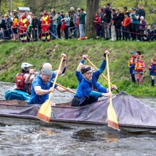 Pro náročnější závody se lodě vybavují ochranou proti zalití.