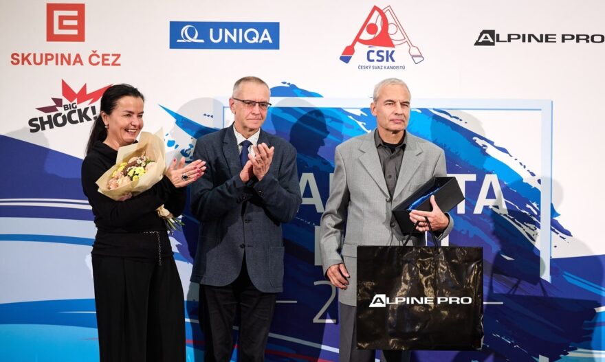 Jirka (vpravo) při předání ocenění Osobnost vodní turistiky.