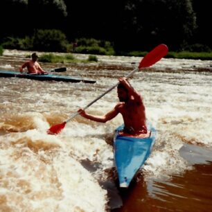 Kajakářský trénink na Berounce v roce 1995.