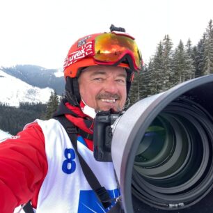 Při práci na závodě FIS Alpine Skiing World Cup v Jasné.