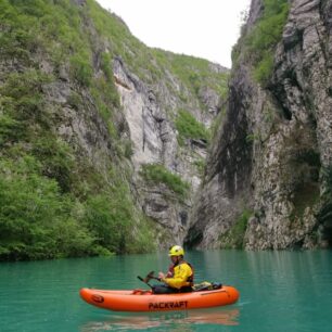 V kaňonu řeky Komarnica v Černé Hoře.