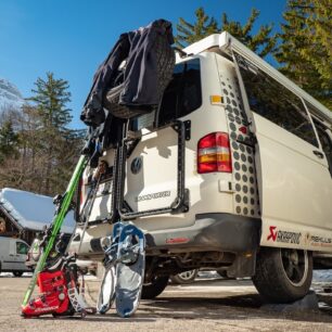 Martin tráví téměř půl roku na cestách za prací i výlety se svým campervanem.