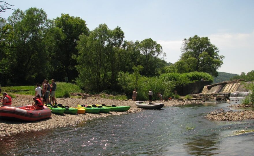 Pod jezem v Opolnici.
