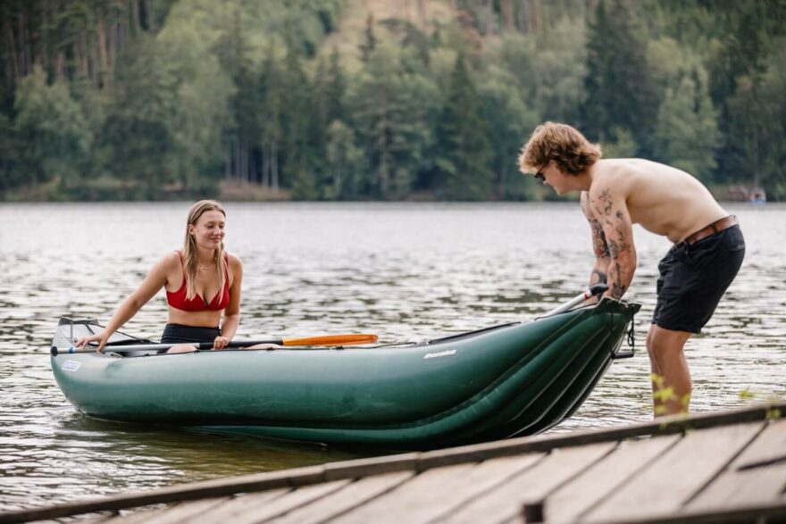 Objevovat krásy přehrady lze třeba na kánoi. / F: Ondřej Soukup