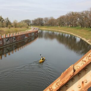 Kanál Miejski ze starého železničního mostu.