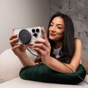 Bezdrátová nabíječka FIXED MagPad Pro s podporou MagSafe, Qi2 certifikací a stojánkem,