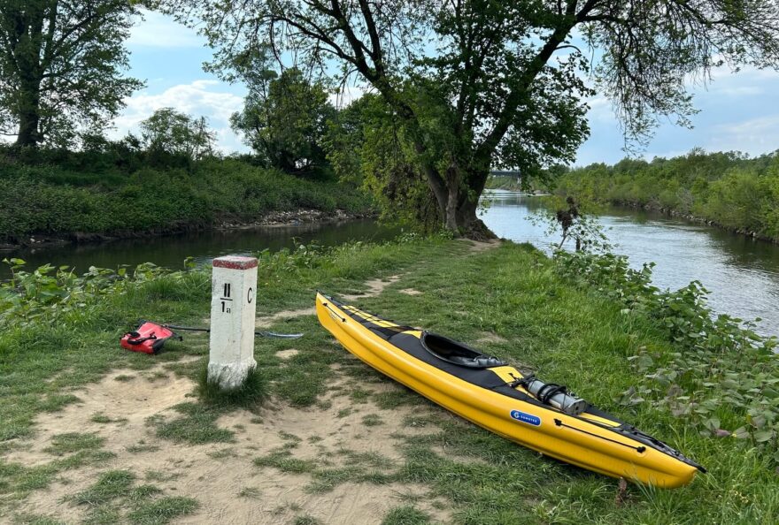 Na soutoku Odry (vlevo) a Olše (Olza). Dál už je jen Polsko. / F: Petr Snížek