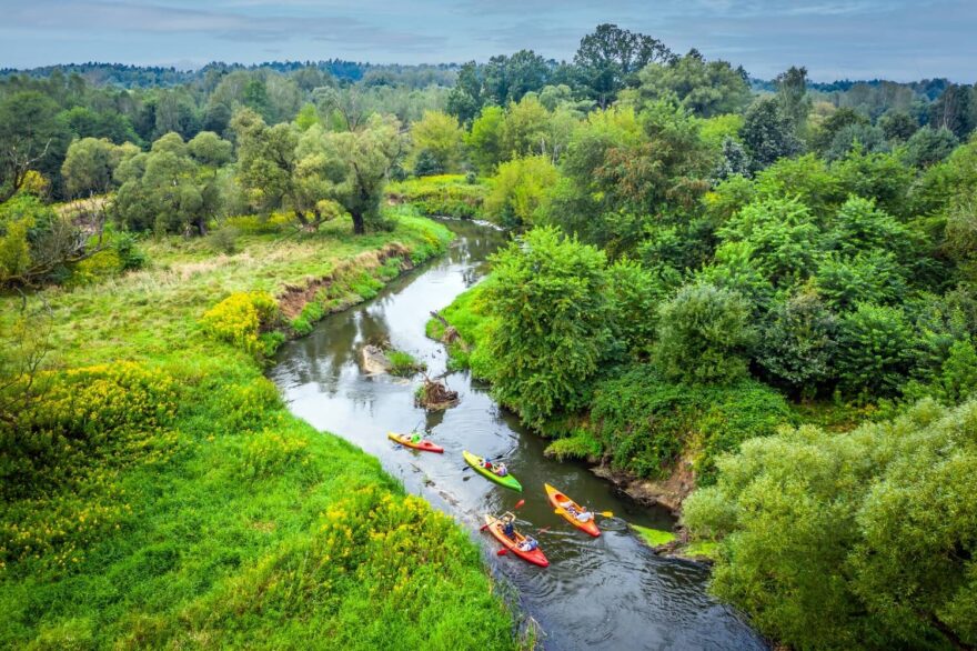 Skupina vodáků na řece Ruda. / F. Kraina Górnej Odry, M. Giba