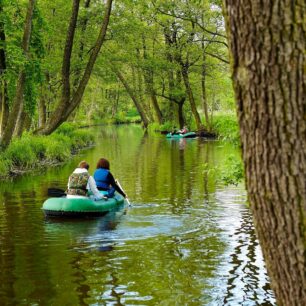 Na řece Białka Lelowska si lze na snadnějším úseku půjčit i malé rafty. / F: www.slaskie.travel, T. Renk