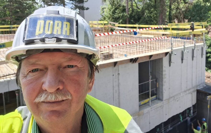 Na své poslední stavbě, po které se chystá do důchodu.