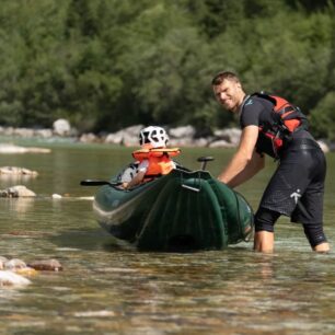 V poslední době už bere na vodu vlastní děti. Manželka je také vodačka.