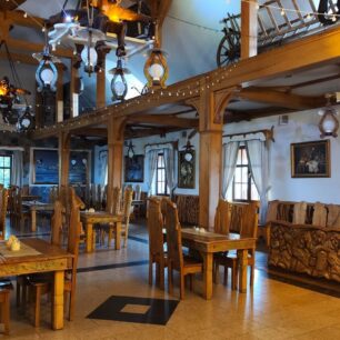 V Polsku nám všude chutnalo. A tady se jedlo i očima. Karczma Bartla ve městě Goniądz u řeky Biebrza.