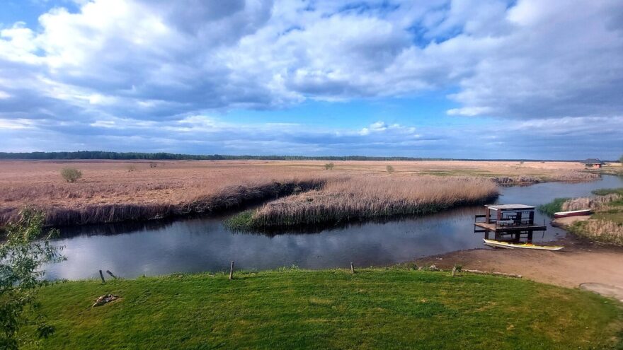 Parádní místo na kempování na řece Biebrza.