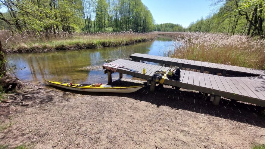 Luxusní zastavení včetně šupny na lodě na řece Czarna Hańcza.